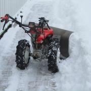 Déneigement largeur 1m00 pour trottoir et allée.