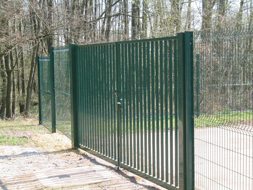 Portail deux vantaux remplissage barreaudage